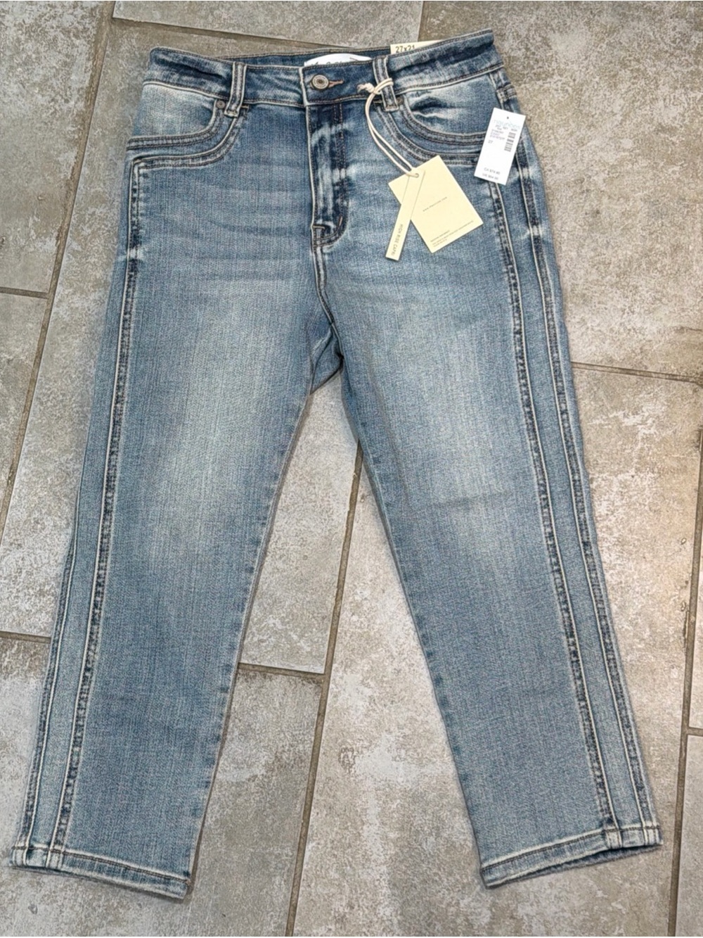 Maurice’s NWT 27x 21 High Rise Capri Light Wash Denim Kancan